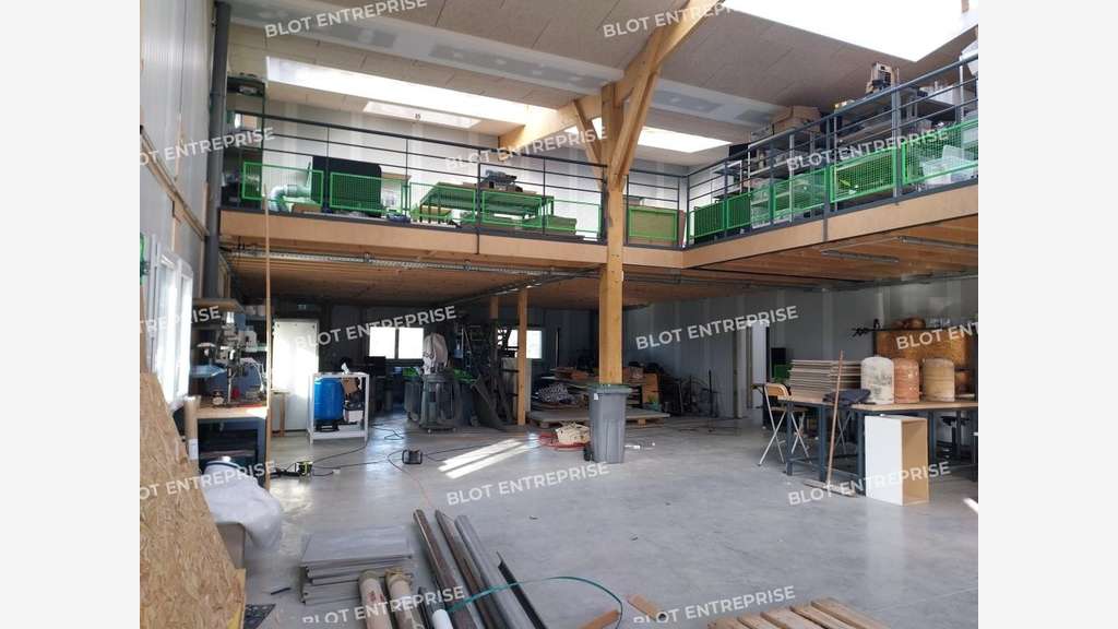 A vendre local d'activités neuf 650m² à Guer