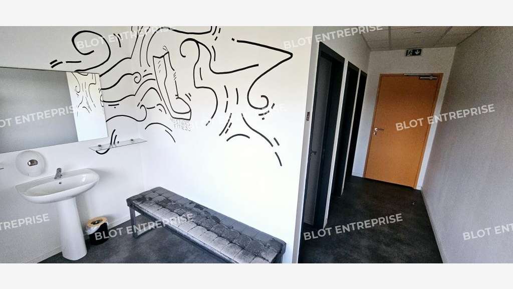 A vendre local d'activités de 373m² à Guipavas