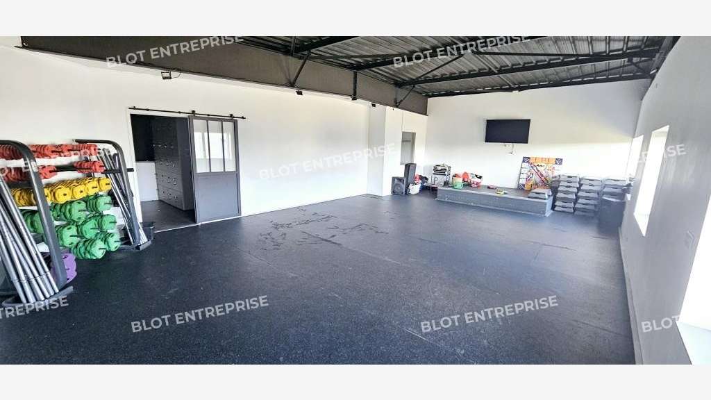 A vendre local d'activités de 373m² à Guipavas