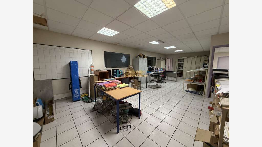 Bâtiment industriel 1595m² à vendre à Hennebont