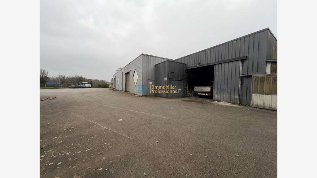 Bâtiment industriel 1595m² à vendre à Hennebont