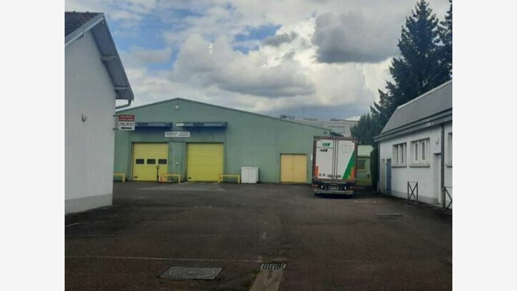 Local d'activité 1550m² à vendre à Héricourt