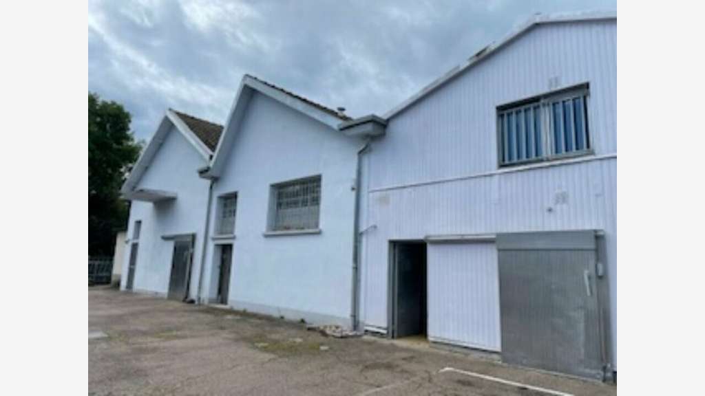 Local d'activité 1550m² à vendre à Héricourt