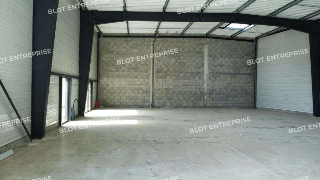 À VENDRE - LOCAL D'ACTIVITES 390 M² - HILLION