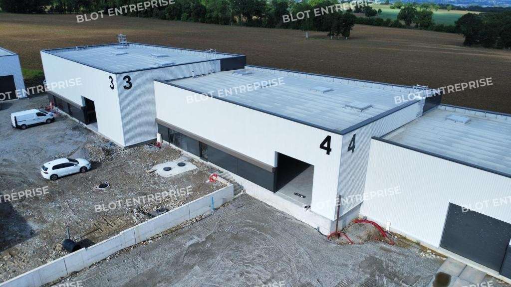 À VENDRE - LOCAL D'ACTIVITES 390 M² - HILLION