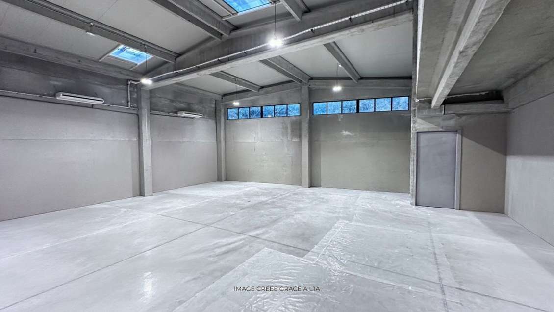 Vente local d'activité de 1015m² en zi à Hyères