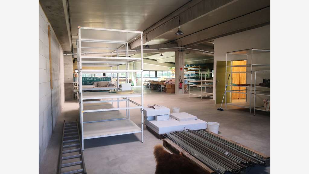 Local d’activité récent 1 015m² à vendre à Hyères