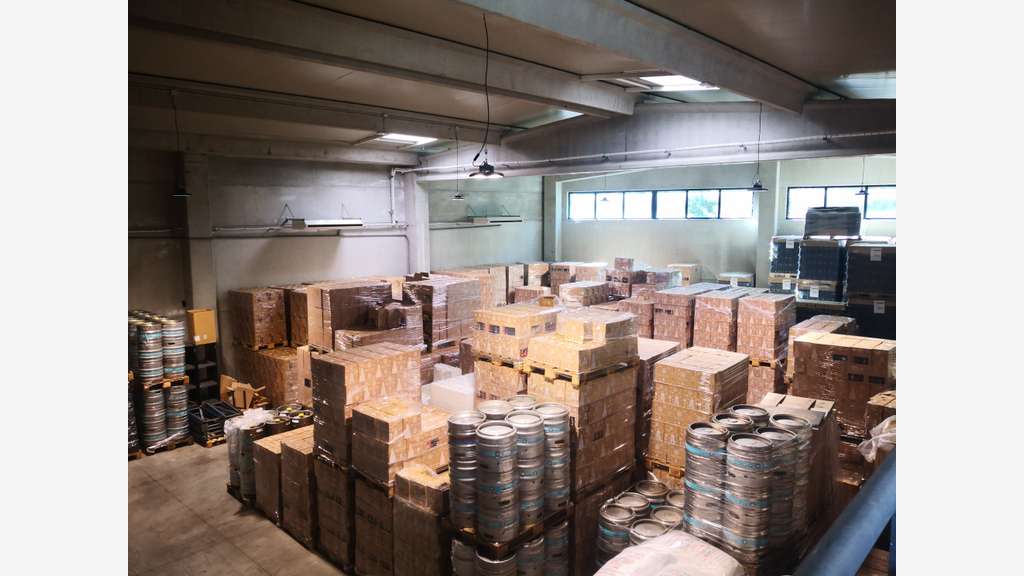 Local d’activité récent 1 015m² à vendre à Hyères