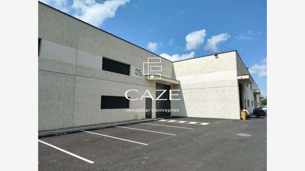 Cellule d'activité de 175m² à vendre à Izon