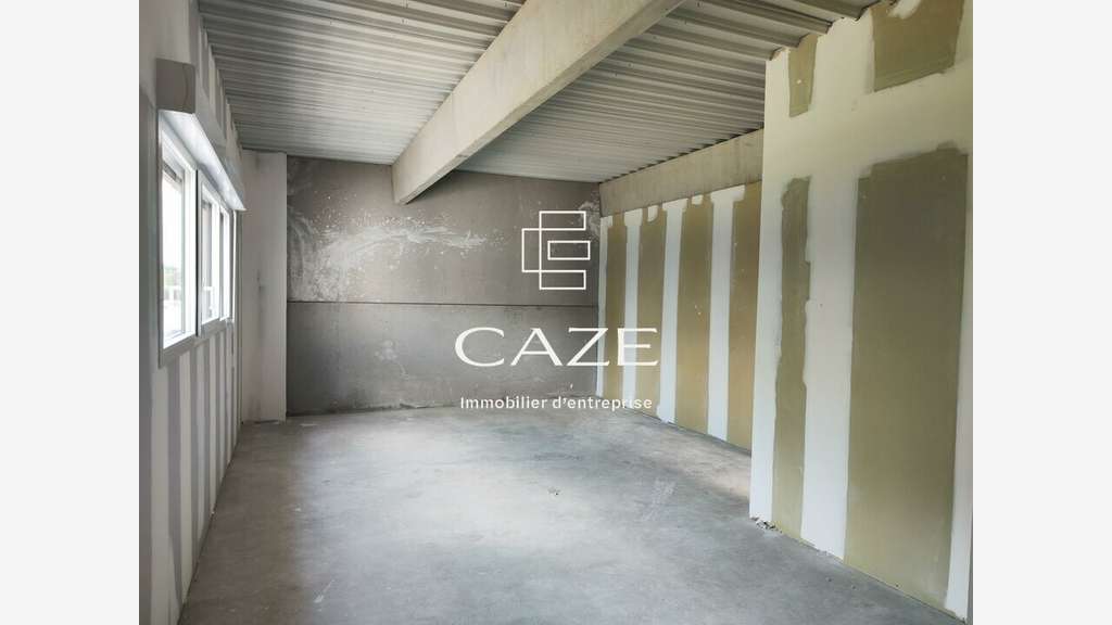 Cellule d'activité de 175m² à vendre à Izon
