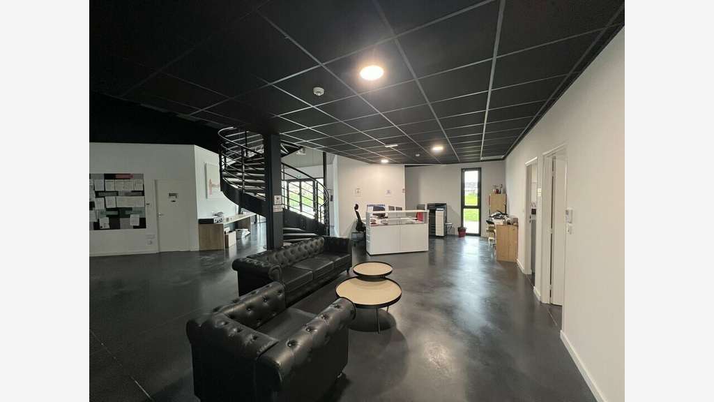 Local d'activité loué de 530m² à vendre à Jarnac