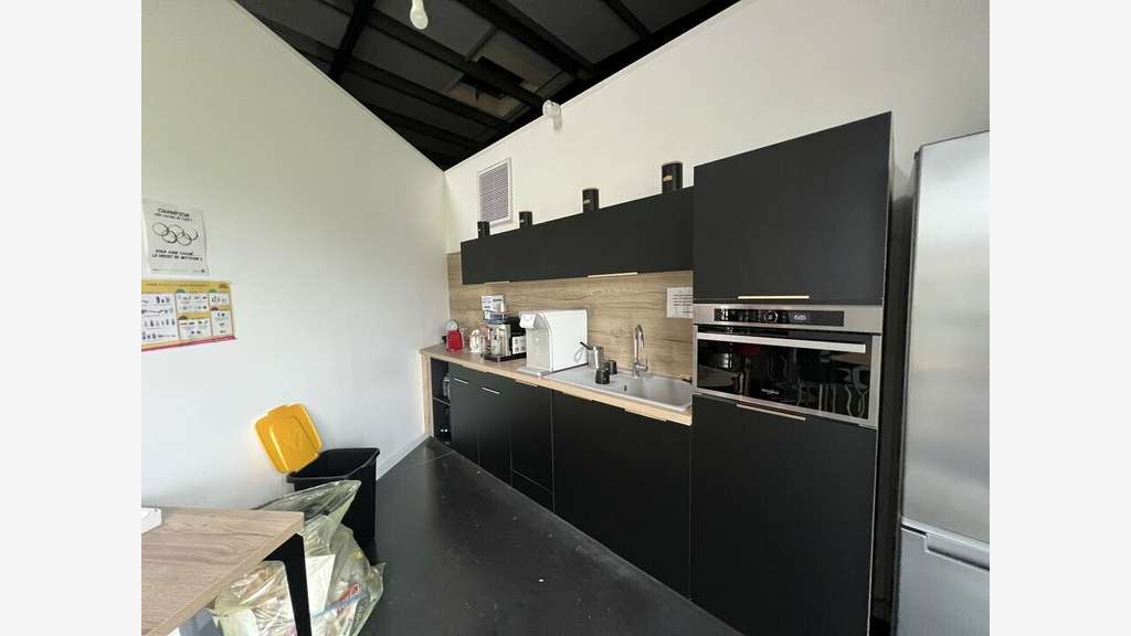 Local d'activité loué de 530m² à vendre à Jarnac