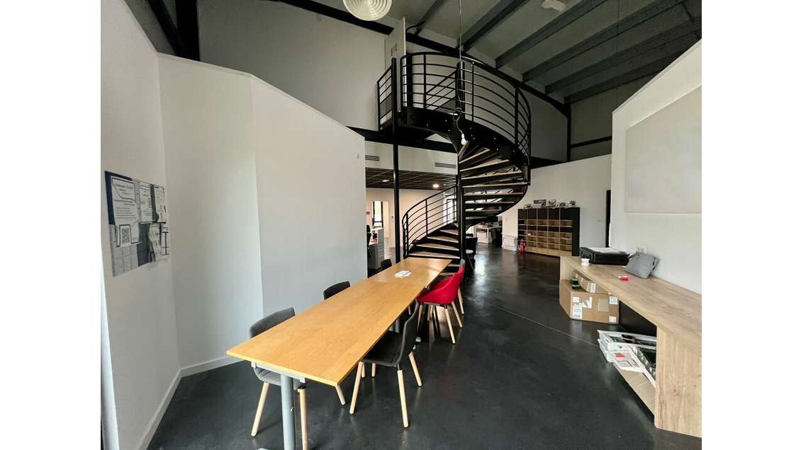 Local d'activité loué de 530m² à vendre à Jarnac