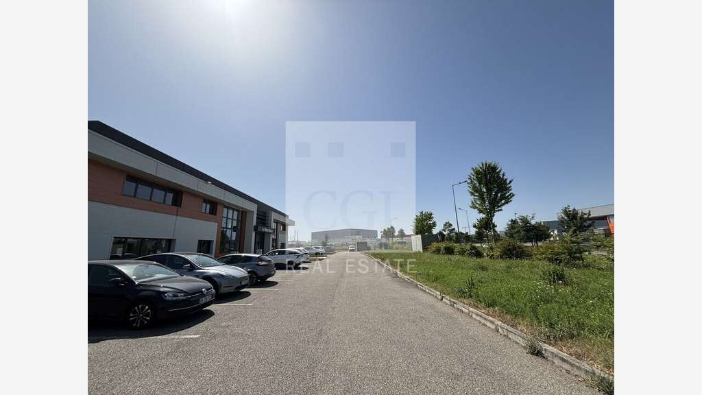 Local d'activité 3353m² à vendre en ZA à Jonage