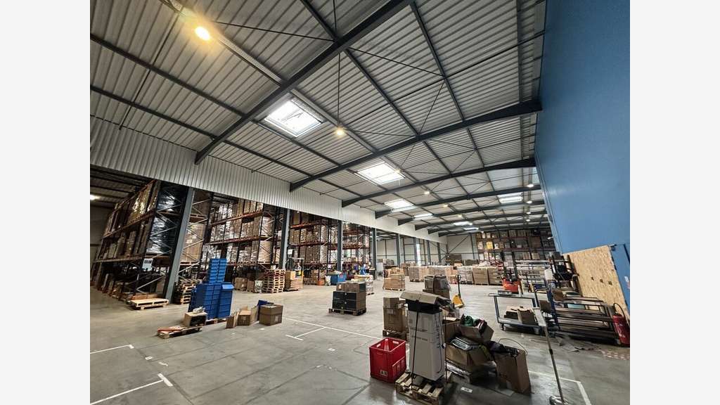 Local d'activité 3353m² à vendre en ZA à Jonage