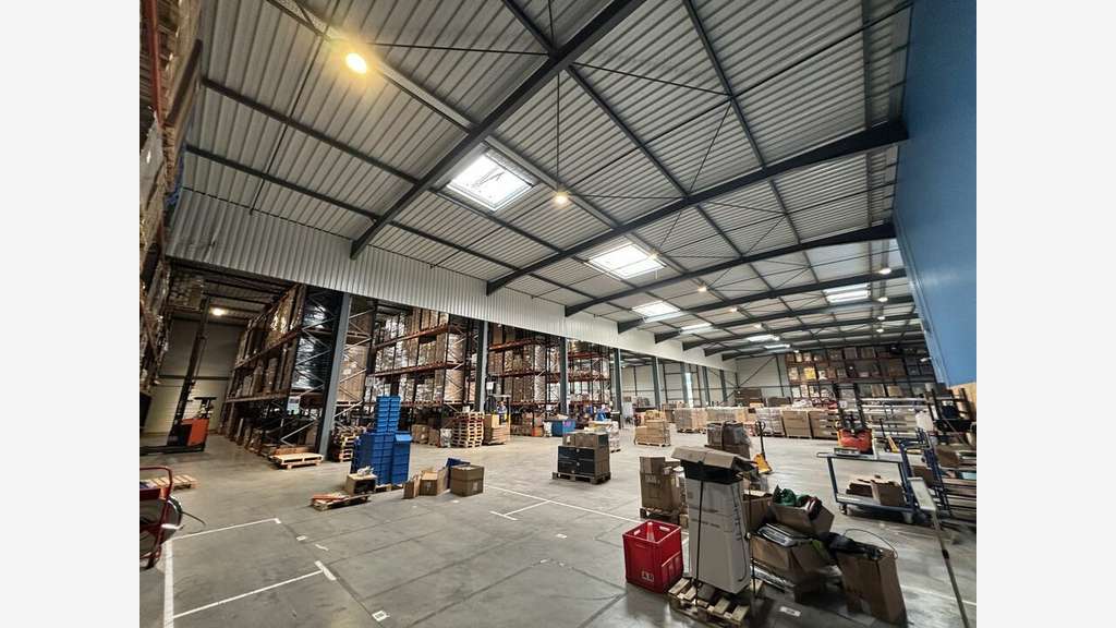 Local d'activité 3353m² à vendre en ZA à Jonage