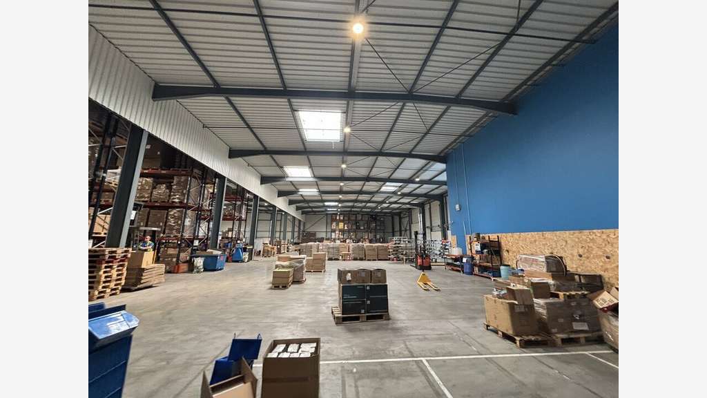 Local d'activité 3353m² à vendre en ZA à Jonage