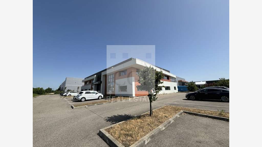 Local d'activité 3353m² à vendre en ZA à Jonage