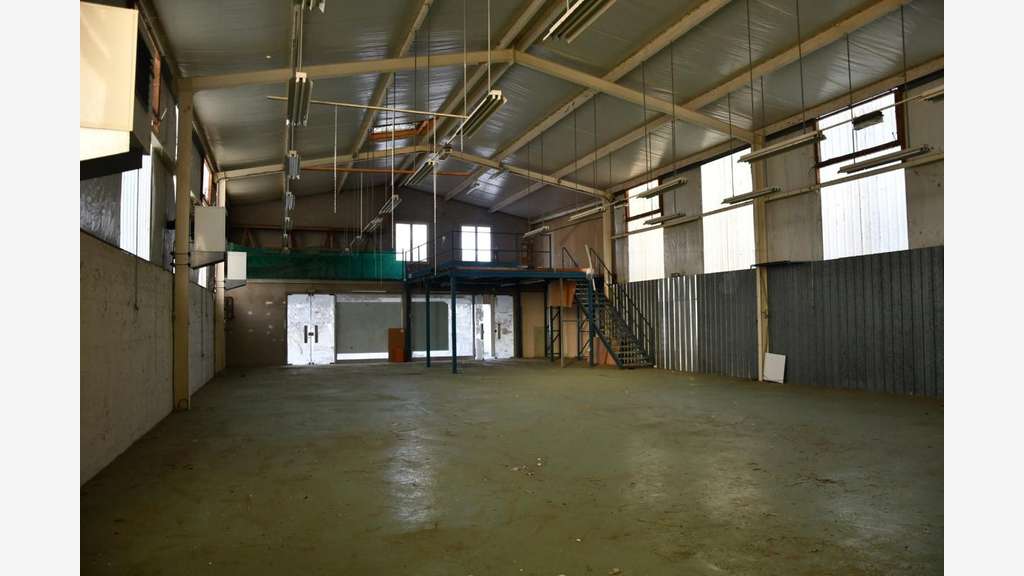 VENTE ou LOCATION - Centre ville de l'Ile