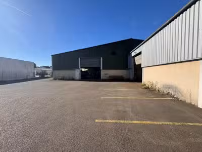 L'ISLE D'ESPAGNAC - LOCAL D'ACTIVITE à vendre