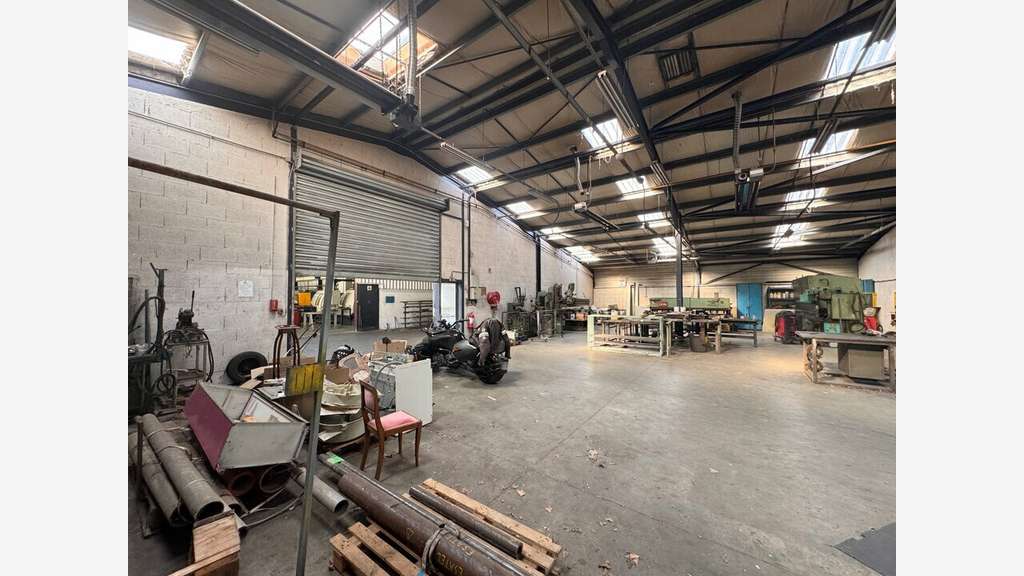 L'ISLE D'ESPAGNAC - LOCAL D'ACTIVITE à vendre