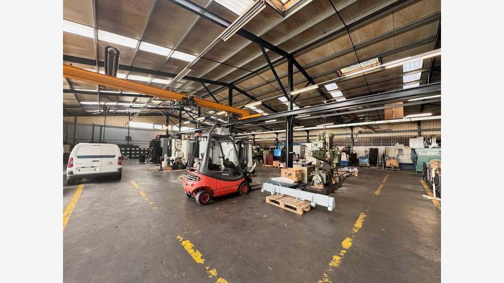 L'ISLE D'ESPAGNAC - LOCAL D'ACTIVITE à vendre