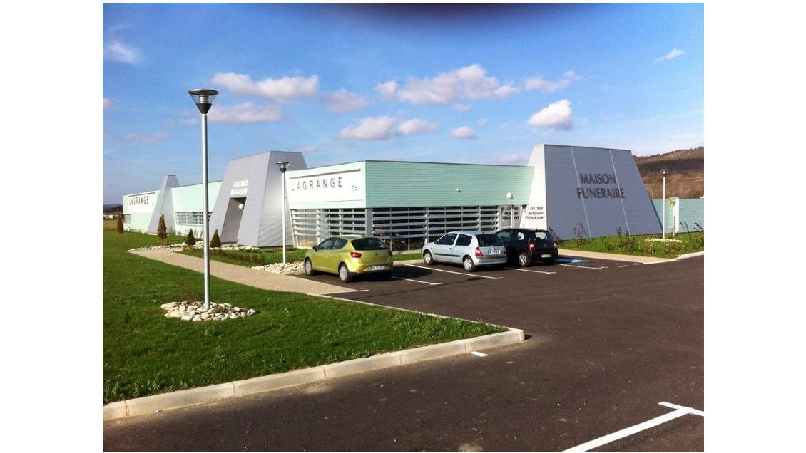 À vendre local 700m² à La Bastide-de-Bousignac