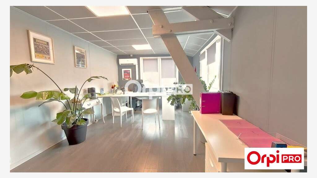 Vente local pro 481m² à la Chapelle-d'Armentières