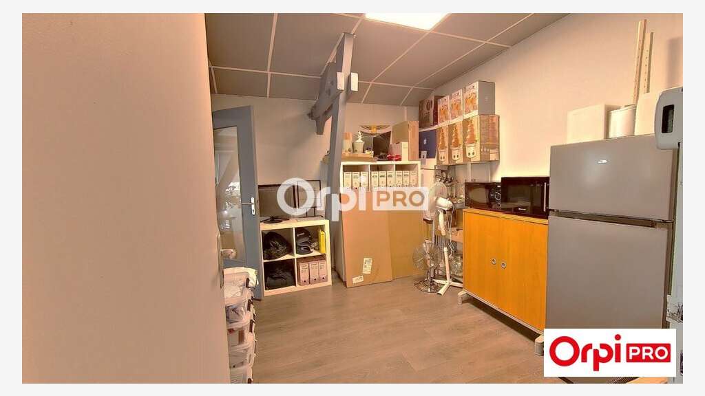 Vente local pro 481m² à la Chapelle-d'Armentières