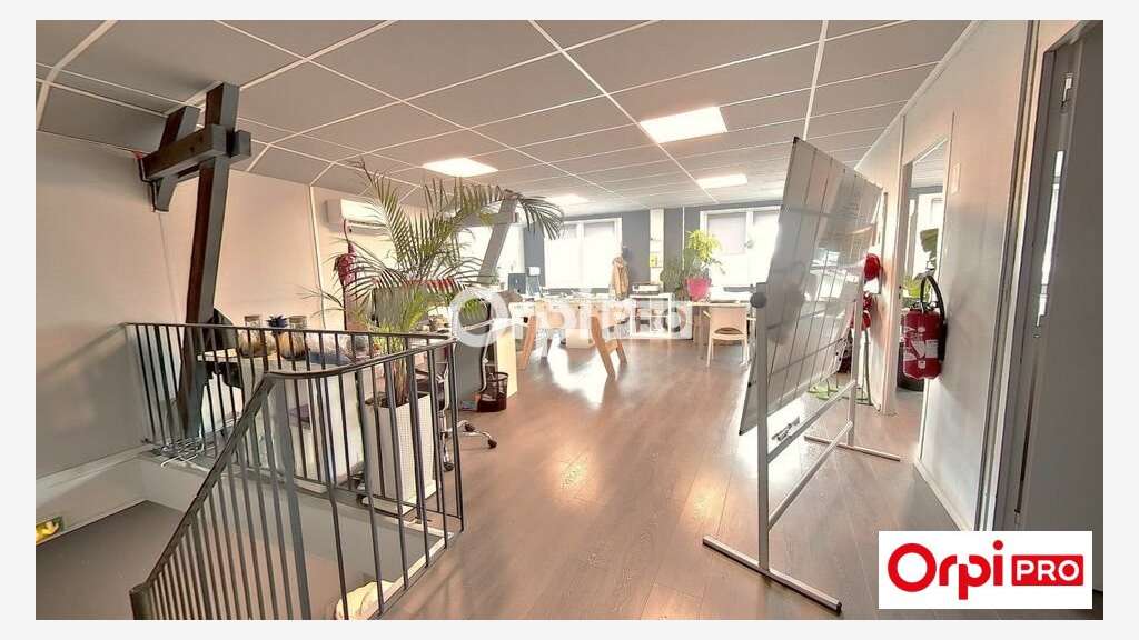 Vente local pro 481m² à la Chapelle-d'Armentières