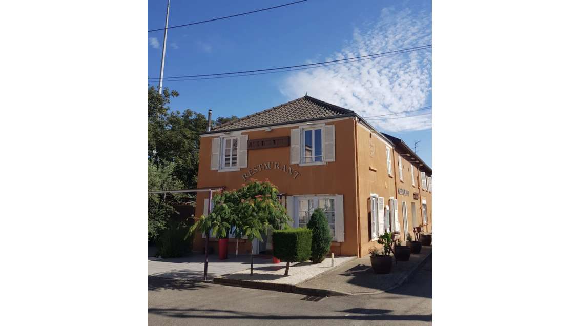 AV immeuble restaurant à La Chapelle de Guinchay