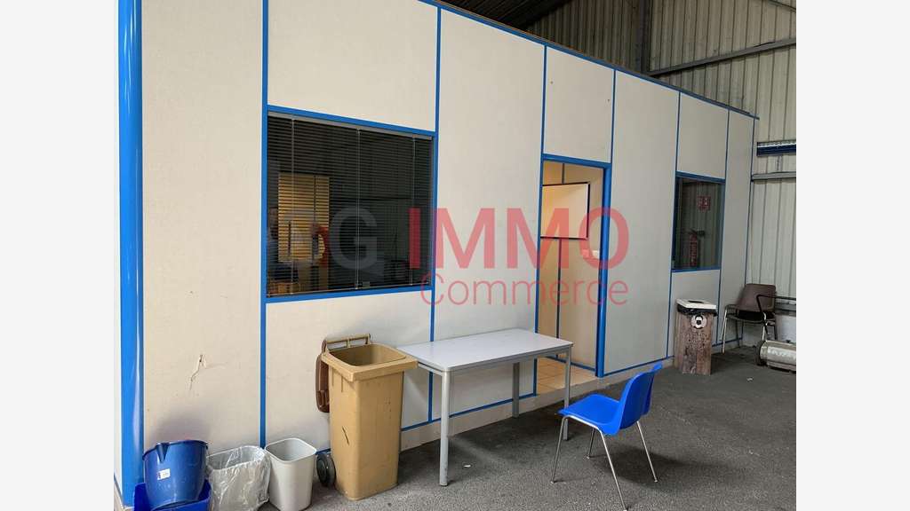 Vente local industriel de 860m² à La Crèche