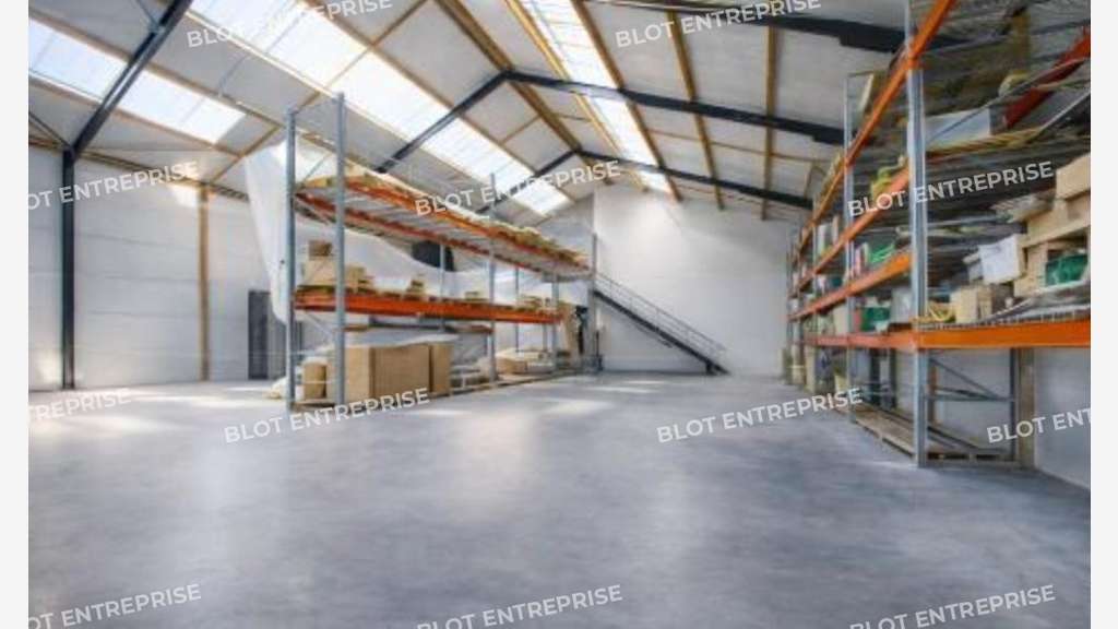 A vendre local d'activités 440m² à La Gouesnière