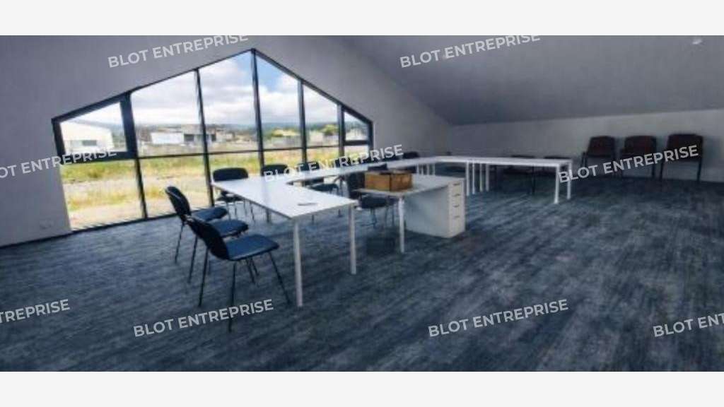 A vendre local d'activités 440m² à La Gouesnière