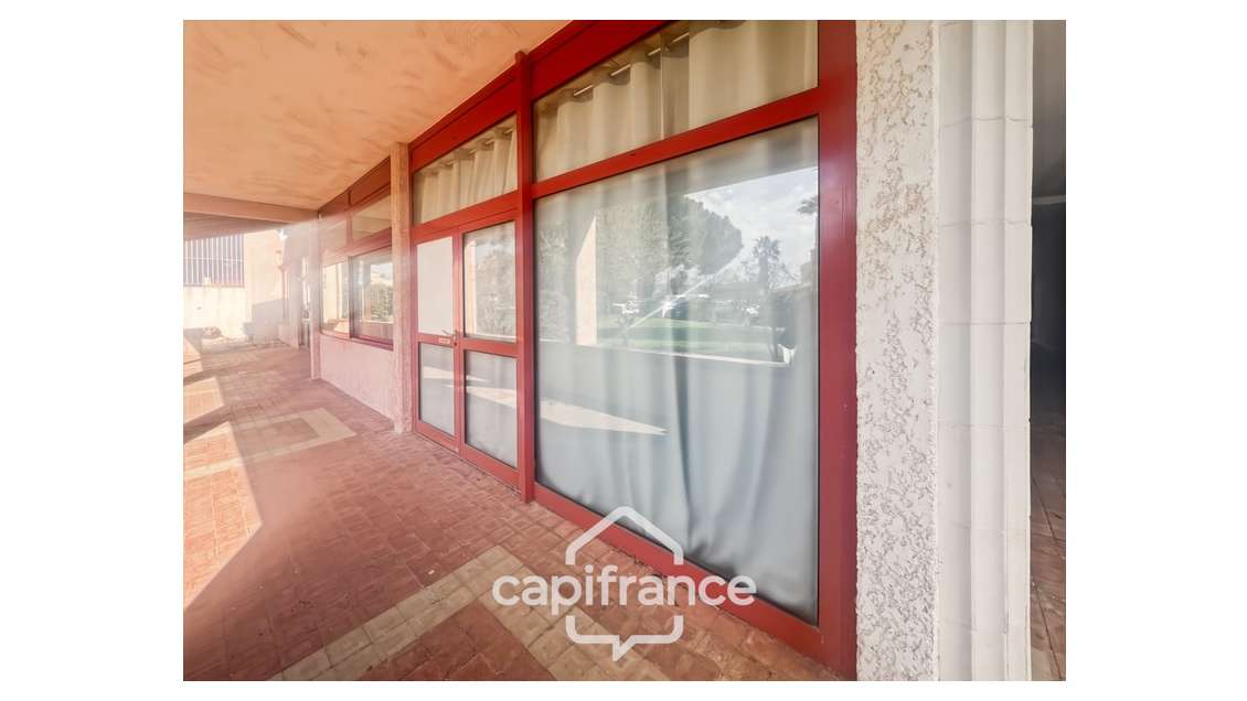 Local commercial à vendre à la Londe les Maures