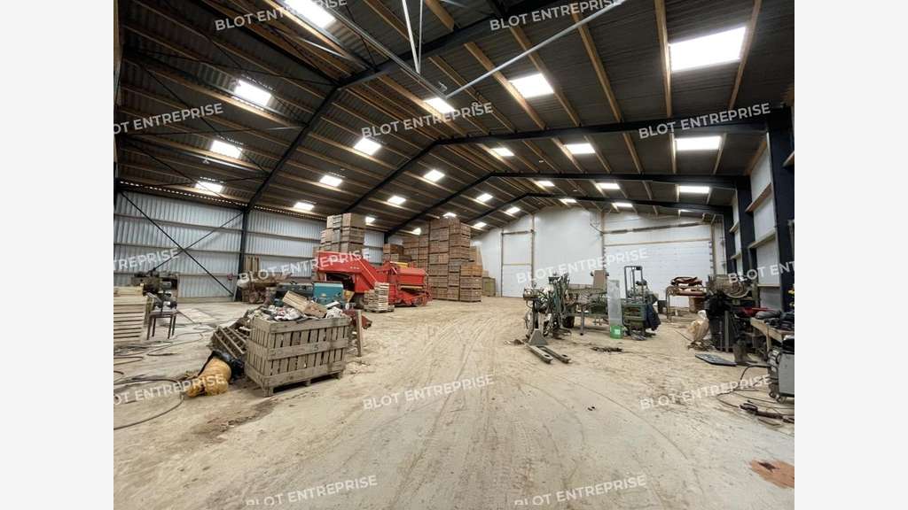 A vendre à louer locaux 967m² à La Martyre