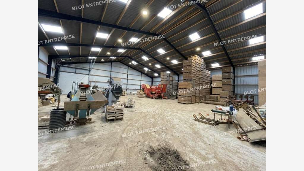 A vendre à louer locaux 967m² à La Martyre