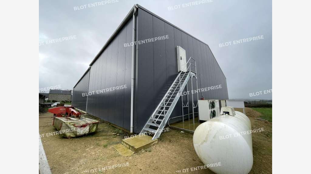 A vendre à louer locaux 967m² à La Martyre