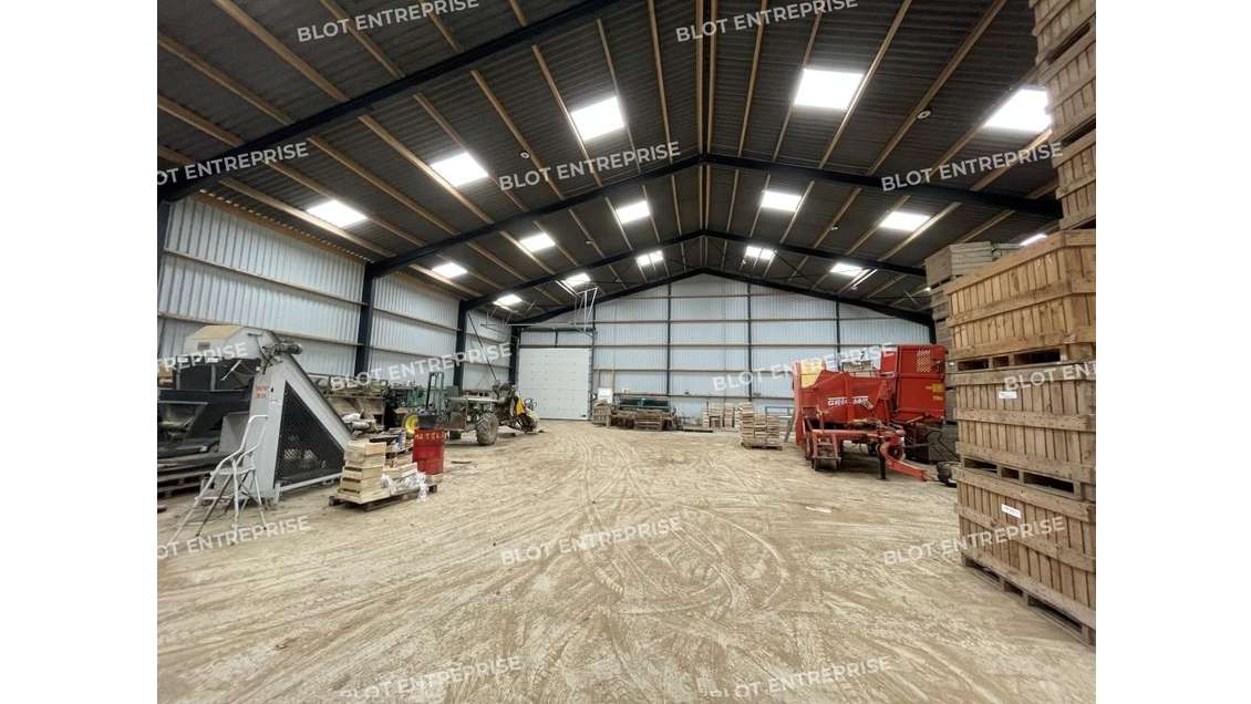 A vendre à louer locaux 967m² à La Martyre