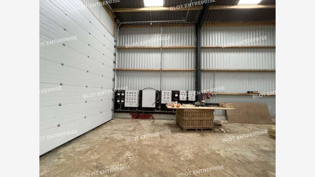 A vendre à louer locaux 967m² à La Martyre
