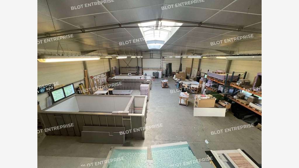 A vendre local d'activités de 540m² à la Mezière