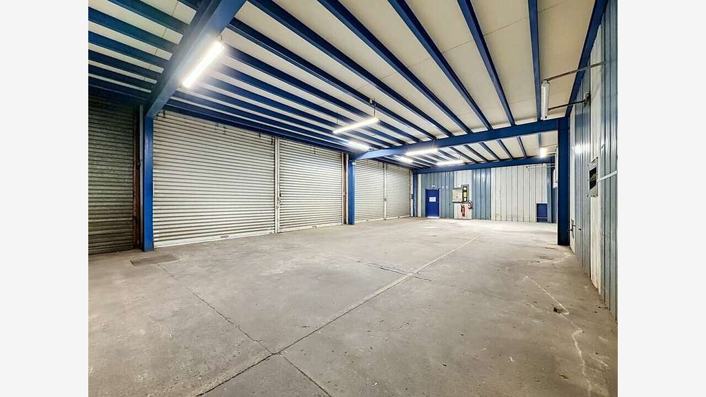 AV murs entrepôt de 1414m² à La Réole ZAE Frimont