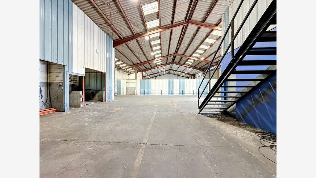 AV murs entrepôt de 1414m² à La Réole ZAE Frimont