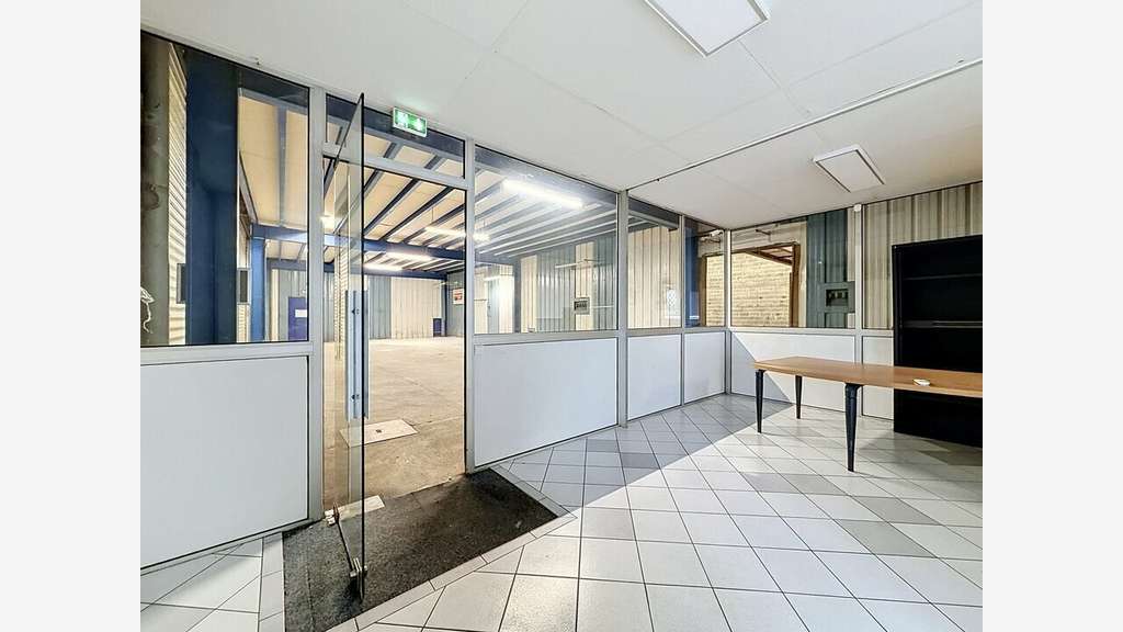 AV murs entrepôt de 1414m² à La Réole ZAE Frimont