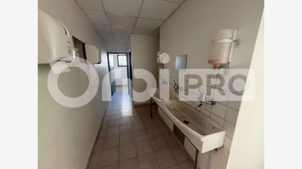 A vendre locaux 630m² sur 1600m² ZFU La Rochelle