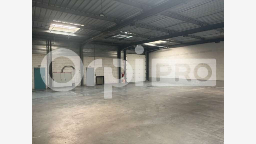 A vendre locaux 630m² sur 1600m² ZFU La Rochelle