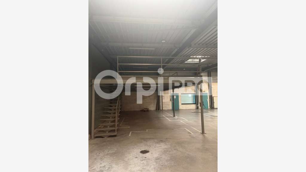 A vendre locaux 630m² sur 1600m² ZFU La Rochelle