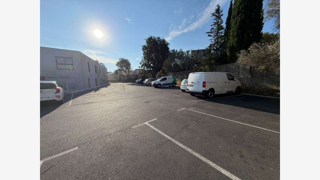 Vente murs commerciaux de 799m² loués La Seyne/Mer
