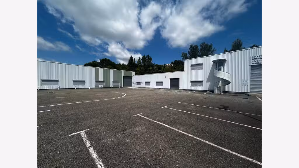 À vendre – Bâtiment industriel de 6 500 m² à Lafra