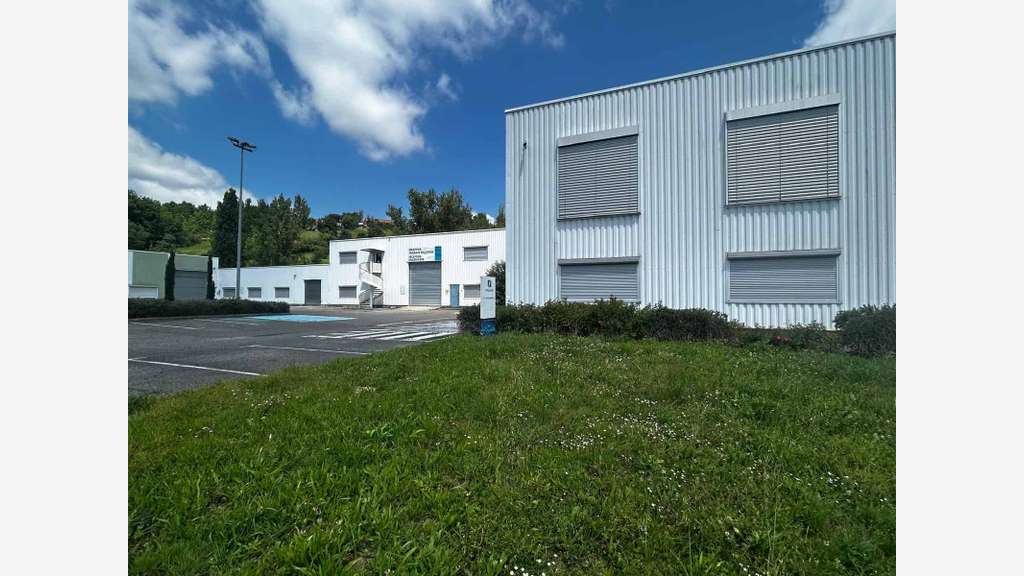 À vendre – Bâtiment industriel de 6 500 m² à Lafra